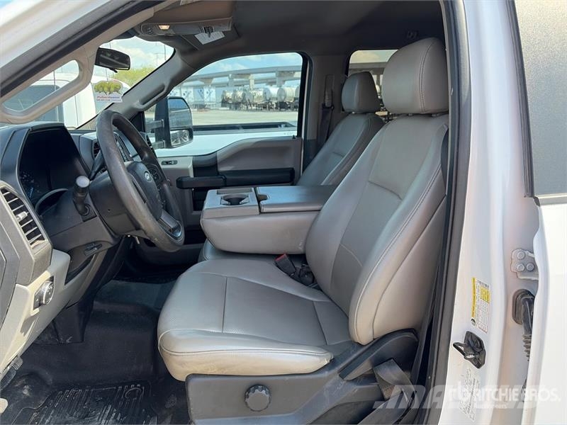 Ford F-250 XL 4x4 Crew Cab Pickup 其他