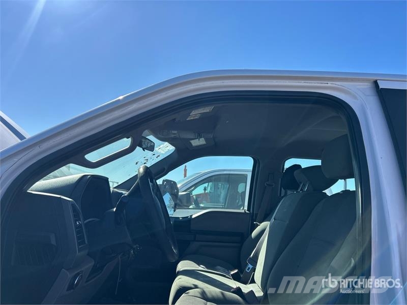 Ford F-250 XL 4x4 Crew Cab Pickup (Inoperable) Autre fourgon / utilitaire