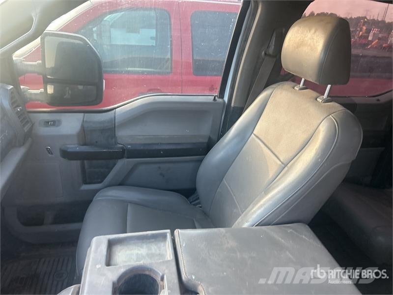 Ford F-250 XL 4x4 Crew Cab Pickup Furgoni altro