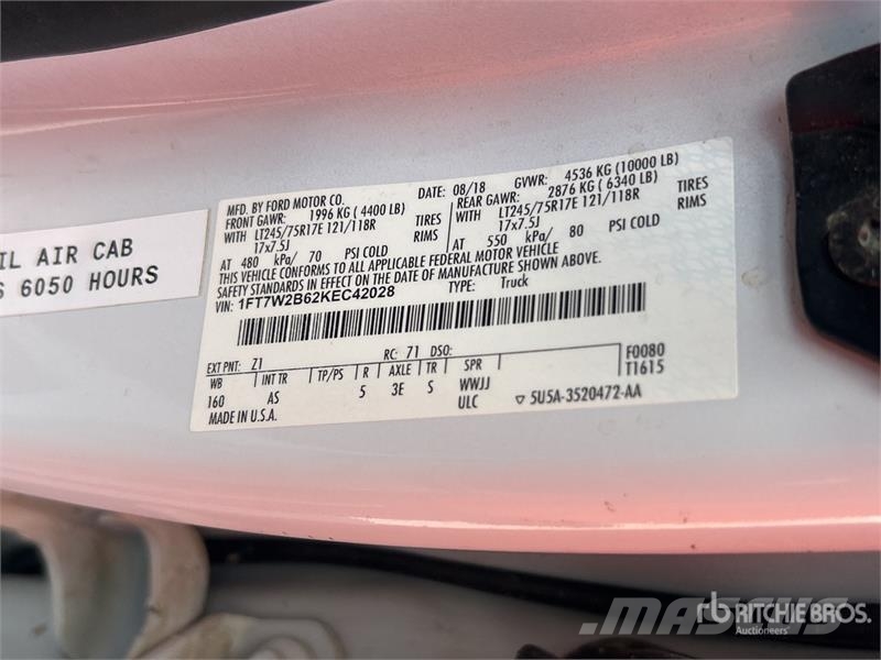 Ford F-250 XL 4x4 Crew Cab Pickup Ostalo