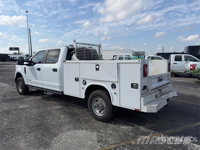 Ford F-250 XL 4x4 Crew Cab Utility Truck Madelkaubikud
