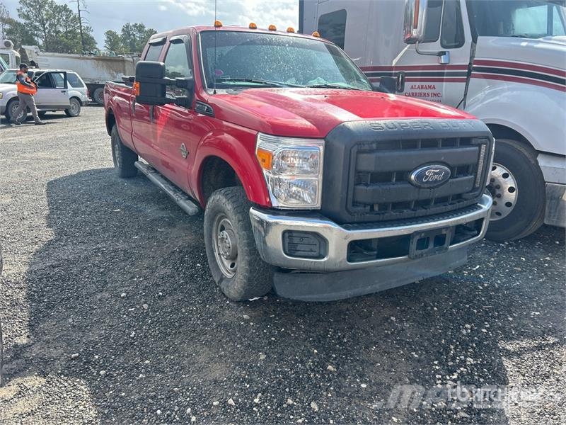 Ford F-250 XL 4x4 Crew Cab Pickup (Inoperable) Ostalo