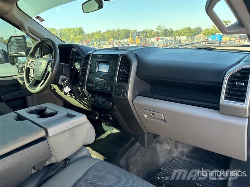 Ford F-250 XL 4x4 Crew Cab Pickup Ostalo