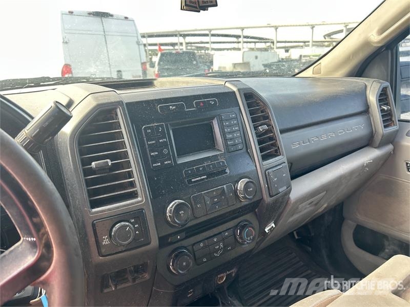 Ford F-250 XL 4x4 Crew Cab Pickup (Inoperable) その他