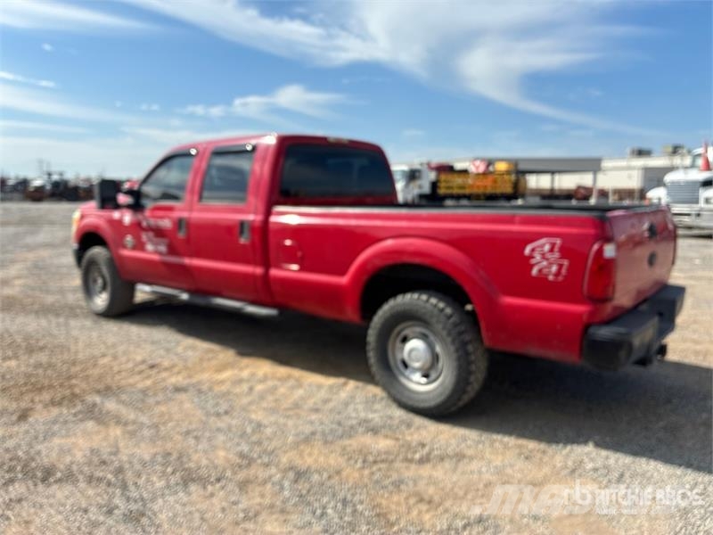 Ford F-250 XL 4x4 Crew Cab Pickup Ostalo