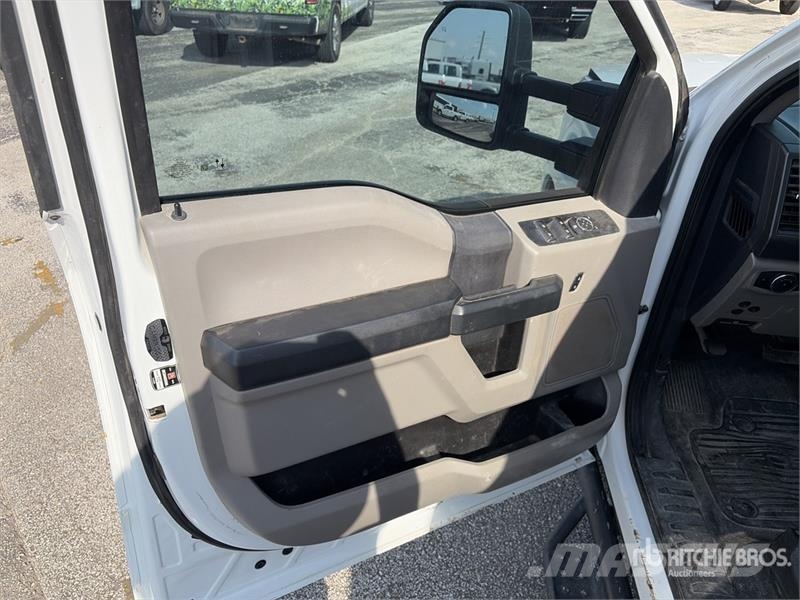 Ford F-250 XL 4x4 Crew Cab Utility Truck Madelkaubikud
