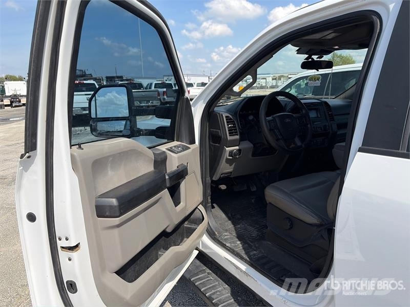 Ford F-250 XL 4x4 Crew Cab Pickup 其他