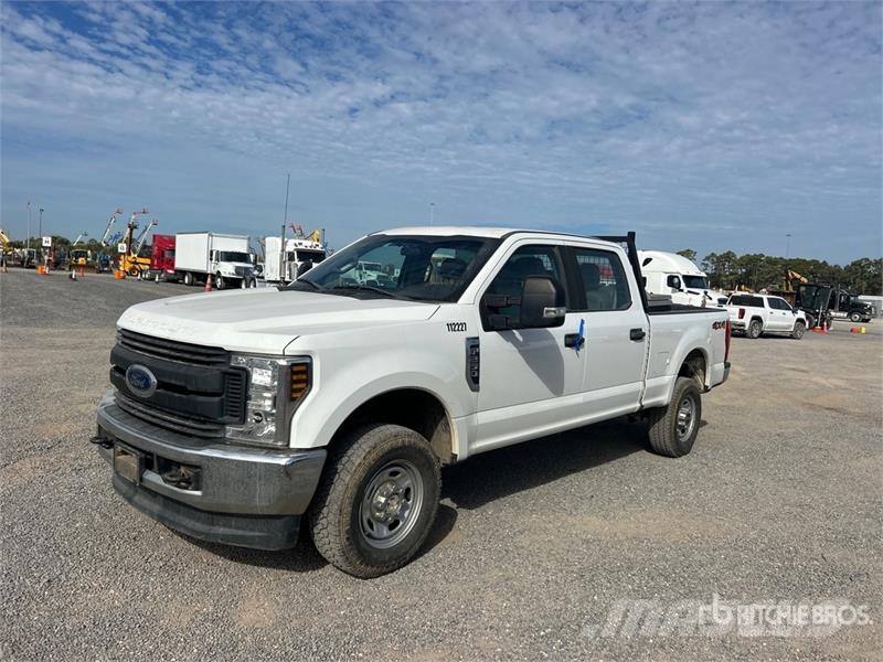 Ford F-250 XL 4x4 Crew Cab Pickup Citi