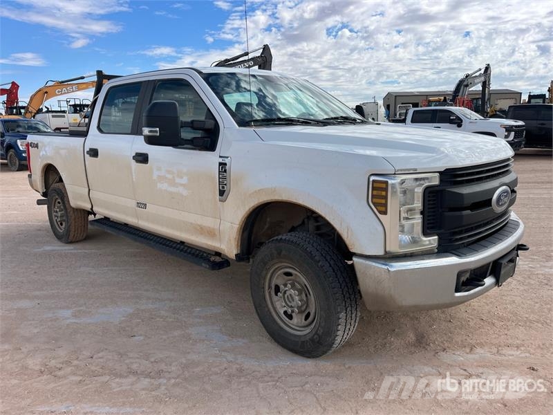 Ford F-250 XL 4x4 Crew Cab Pickup 其他