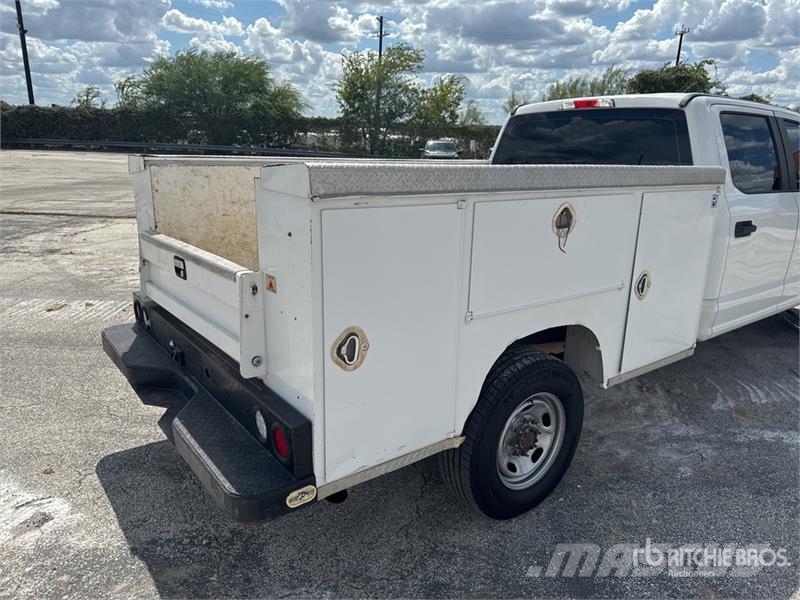 Ford F-250 XL 4x4 Crew Cab Service Truck Pilsētas atkritumvedēji