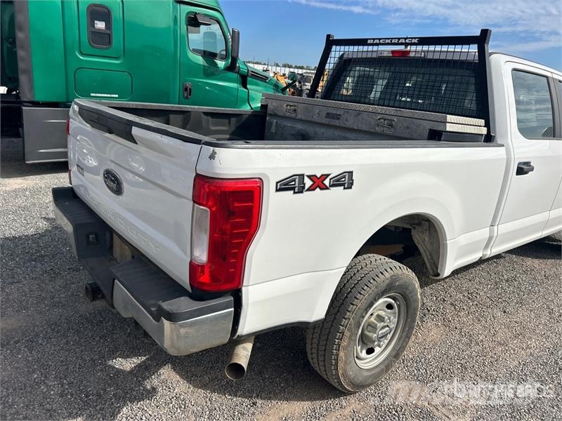 Ford F-250 XL 4x4 Crew Cab Pickup Citi