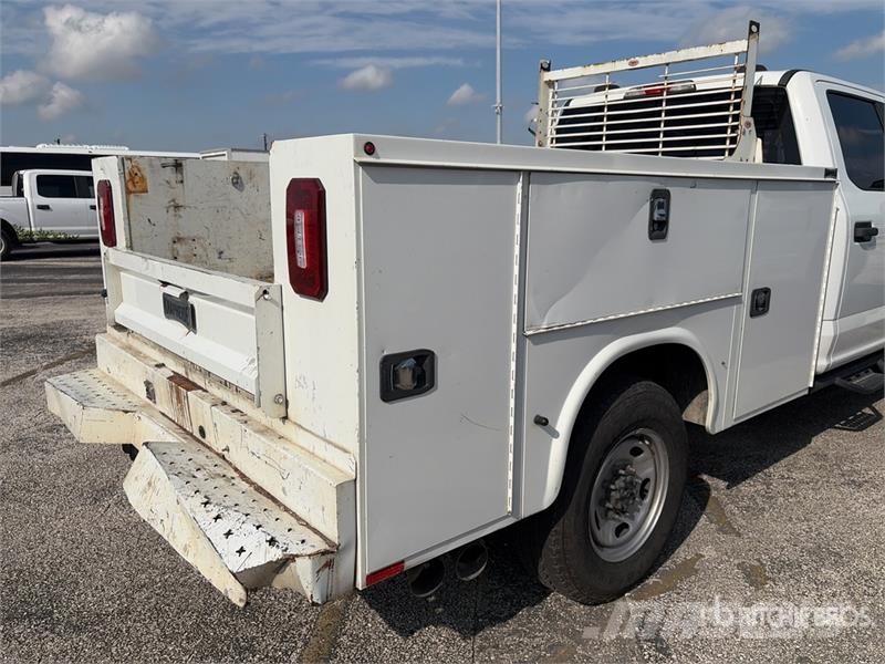 Ford F-250 XL 4x4 Crew Cab Utility Truck Madelkaubikud