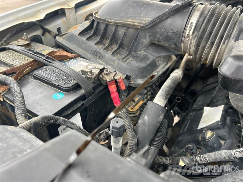 Ford F-250 XL 4x4 Crew Cab Pickup Muu