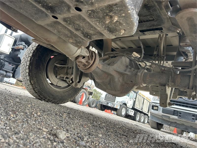 Ford F-250 XL 4x4 Crew Cab Pickup Muu