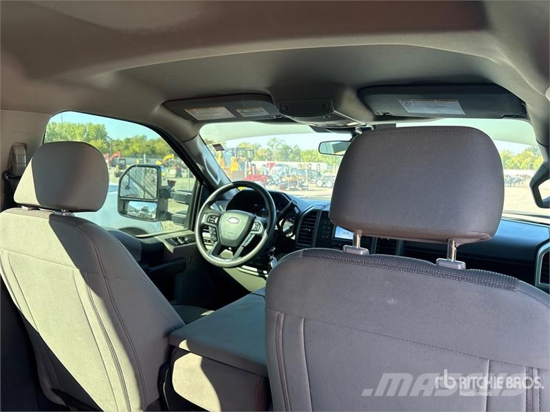 Ford F-250 XL 4x4 Crew Cab Pickup Ostalo