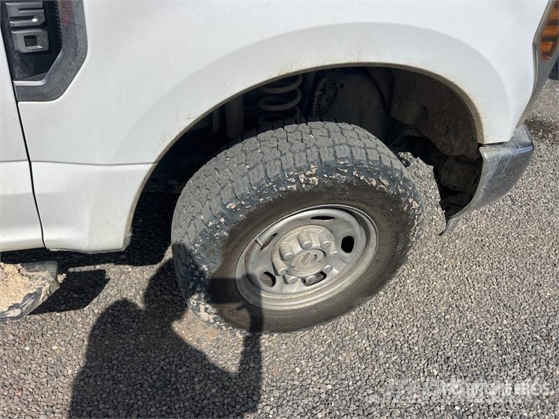 Ford F-250 XL 4x4 Crew Cab Pickup Ostalo