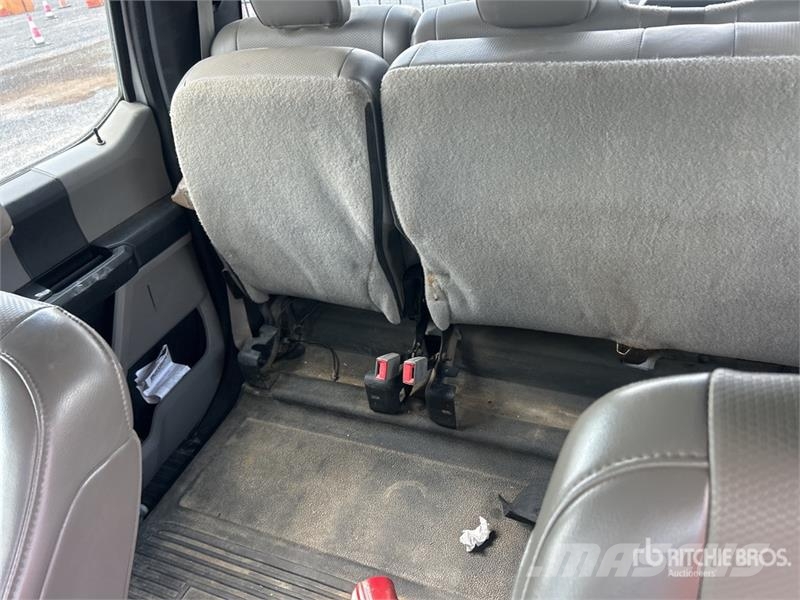 Ford F-250 XL 4x4 Crew Cab Pickup Ostalo