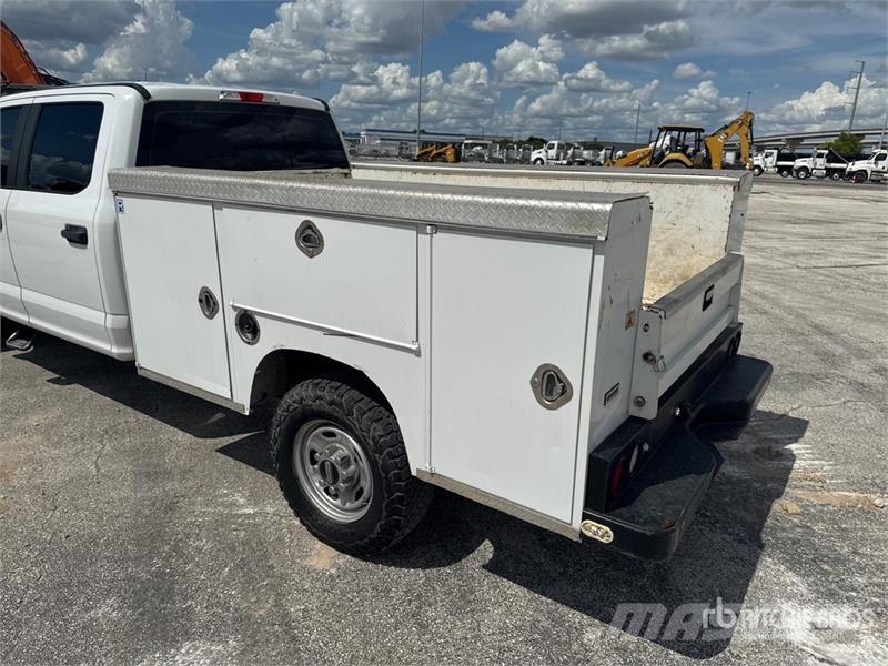 Ford F-250 XL 4x4 Crew Cab Service Truck Pilsētas atkritumvedēji