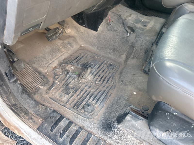 Ford F-250 XL 4x4 Crew Cab Pickup Diger