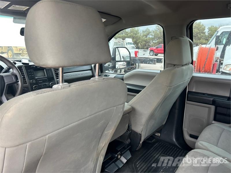 Ford F-250 XL 4x4 Crew Cab Pickup Muu