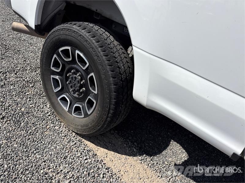 Ford F-250 XL 4x4 Crew Cab Pickup Ostalo