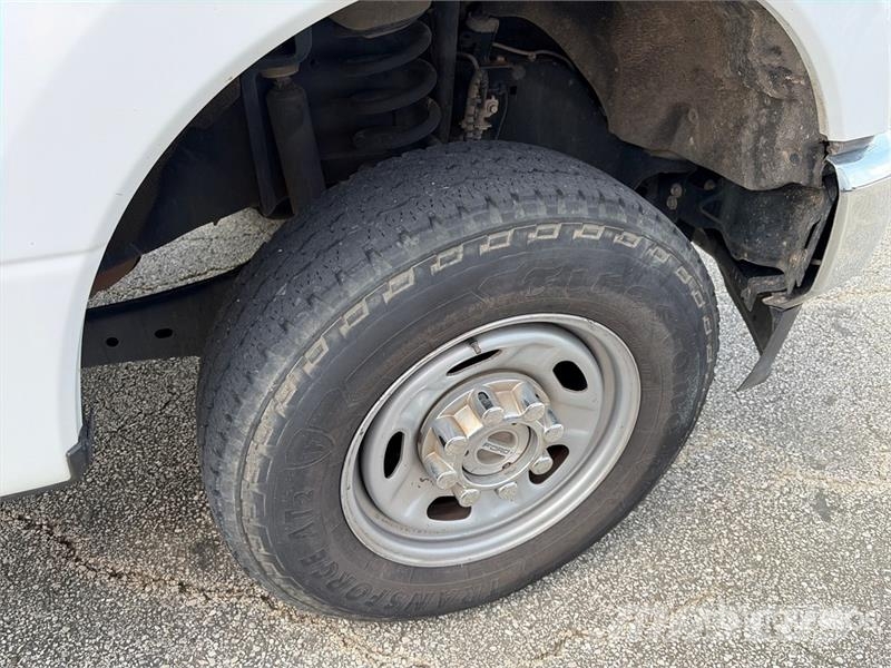 Ford F-250 XL 4x4 Crew Cab Pickup 其他