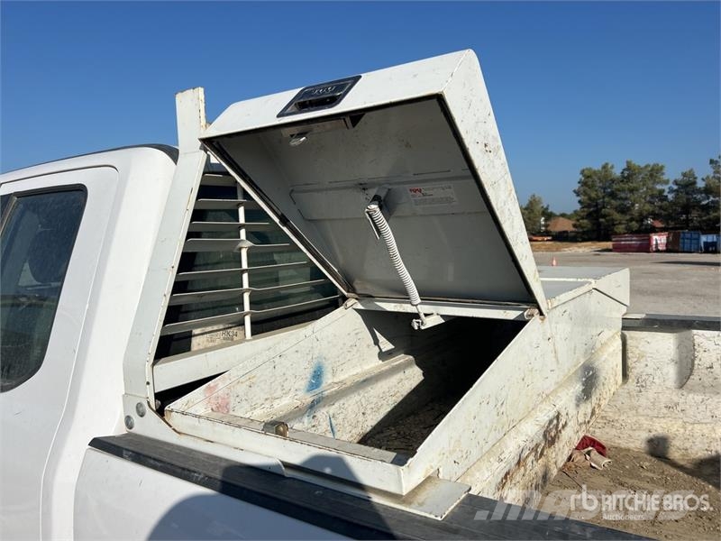 Ford F-250 XL 4x4 Extended Cab Pickup Ostalo