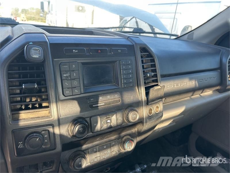Ford F-250 XL 4x4 Extended Cab Pickup Ostalo