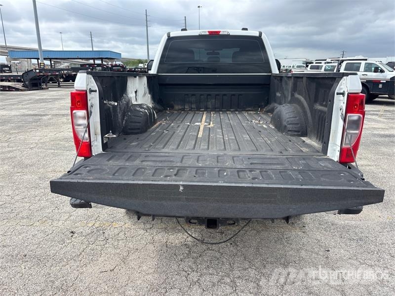 Ford F-250 XL 4x4 Extended Cab Pickup أخرى