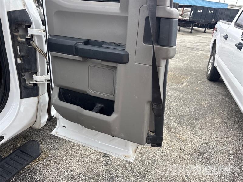 Ford F-250 XL 4x4 Extended Cab Pickup أخرى