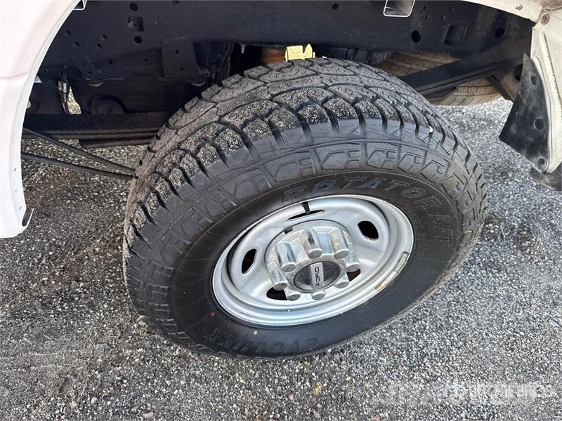 Ford F-250 XL 4x4 Extended Cab Pickup Diger