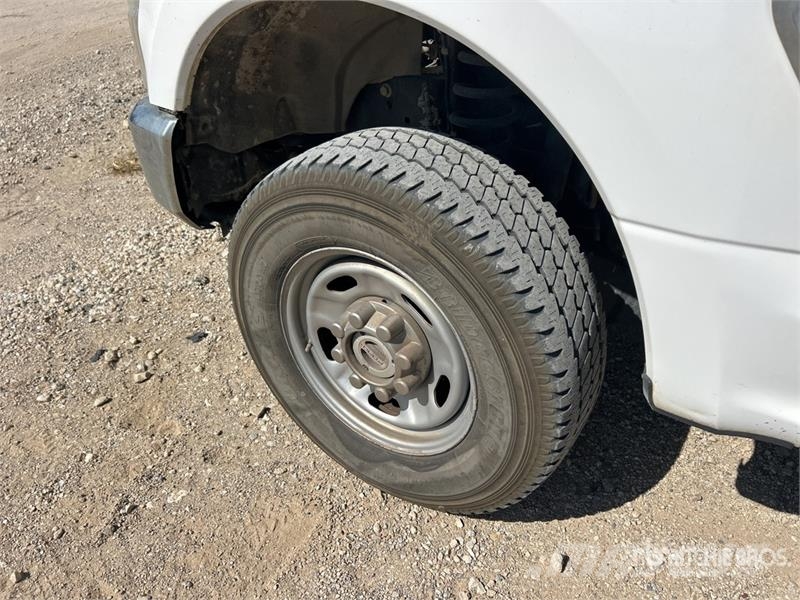 Ford F-250 XL 4x4 Extended Cab Pickup Інше