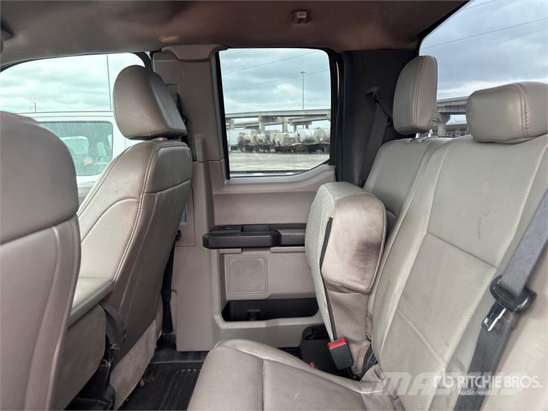 Ford F-250 XL 4x4 Extended Cab Pickup أخرى