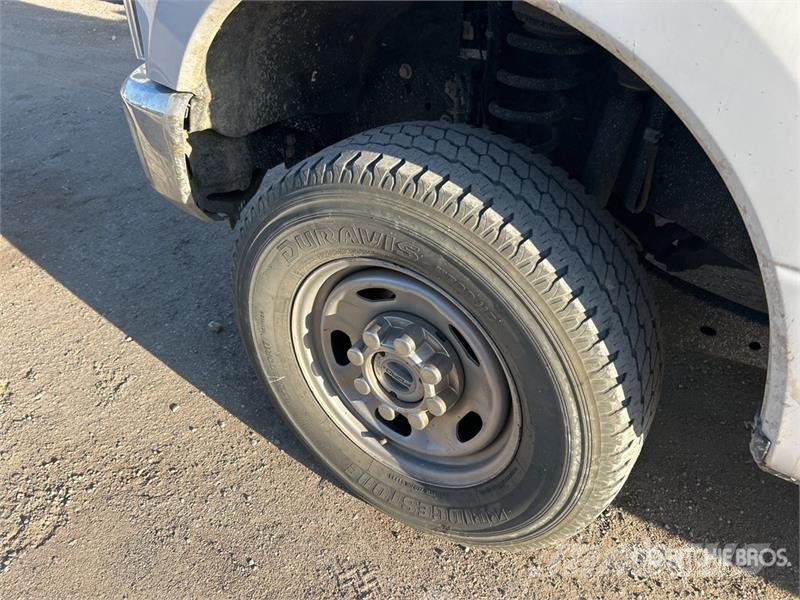 Ford F-250 XL 4x4 Extended Cab Pickup Ostalo