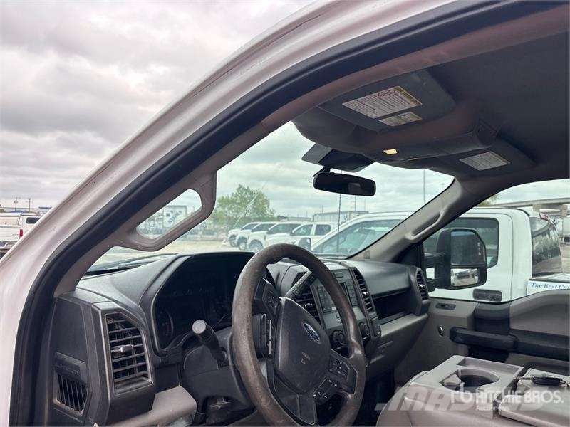Ford F-250 XL 4x4 Extended Cab Pickup أخرى