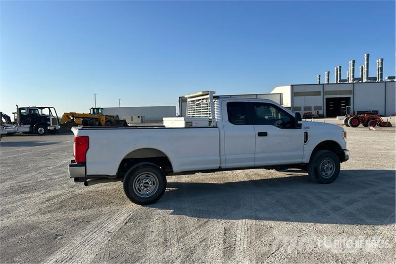 Ford F-250 XL 4x4 Extended Cab Pickup Ostalo