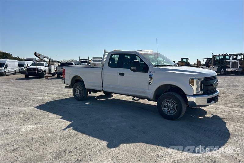 Ford F-250 XL 4x4 Extended Cab Pickup Citi
