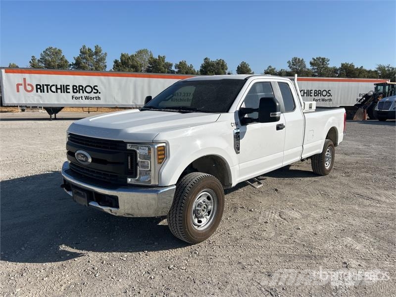Ford F-250 XL 4x4 Extended Cab Pickup Ostalo