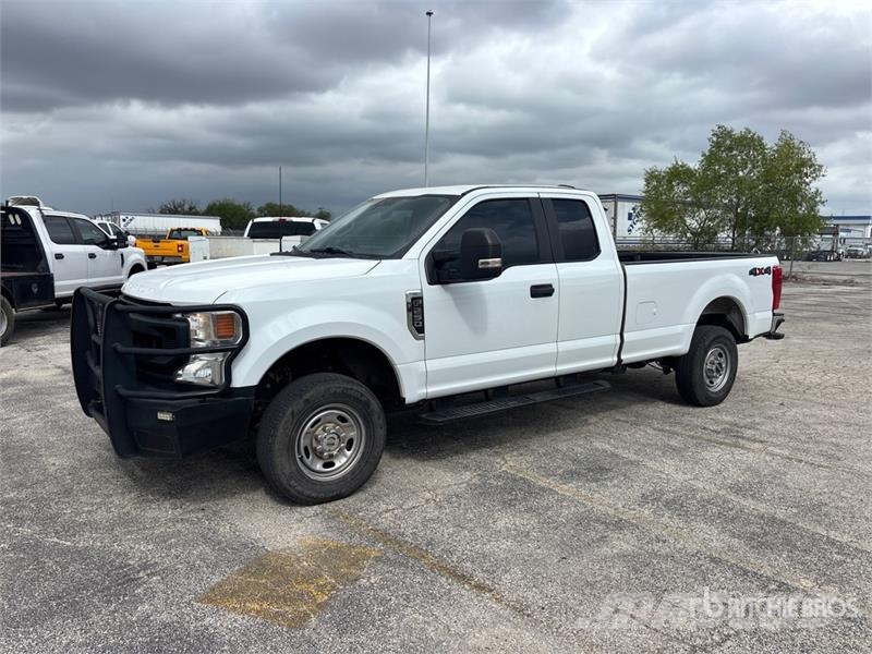 Ford F-250 XL 4x4 Extended Cab Pickup أخرى