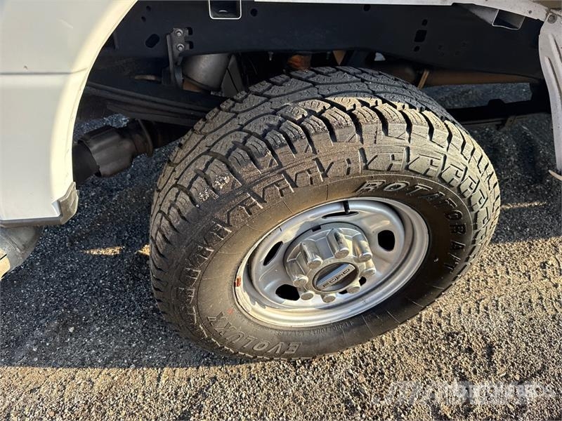 Ford F-250 XL 4x4 Extended Cab Pickup Diger