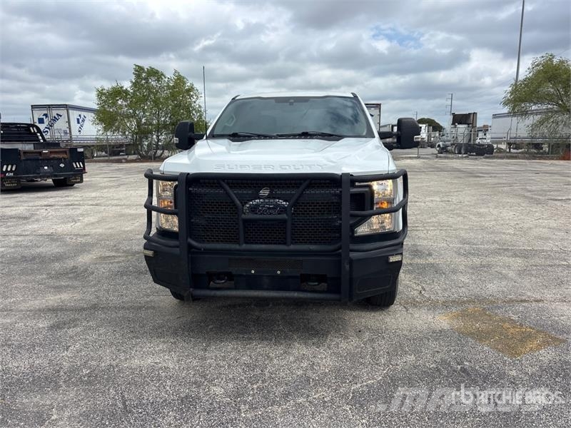 Ford F-250 XL 4x4 Extended Cab Pickup أخرى