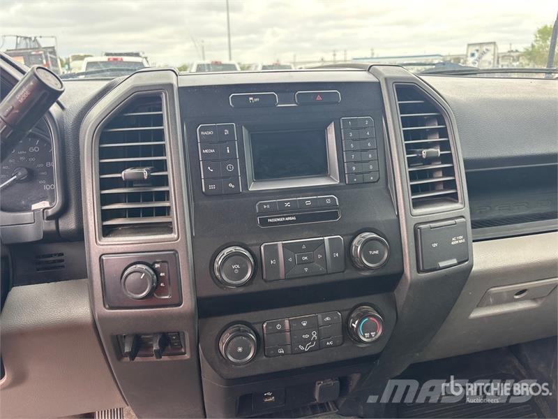 Ford F-250 XL 4x4 Extended Cab Pickup أخرى