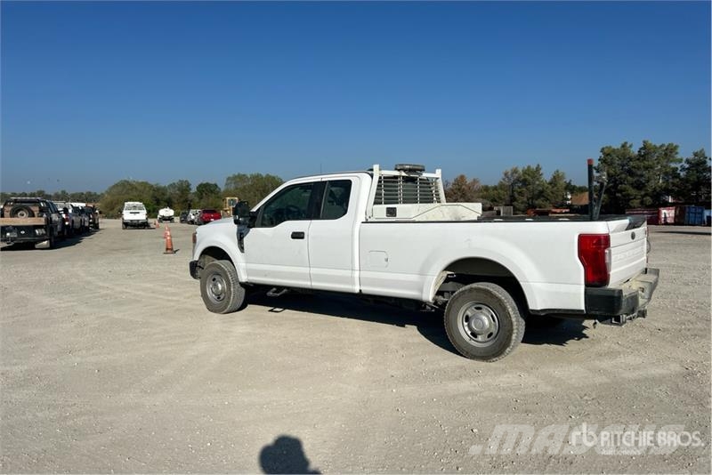 Ford F-250 XL 4x4 Extended Cab Pickup Ostalo