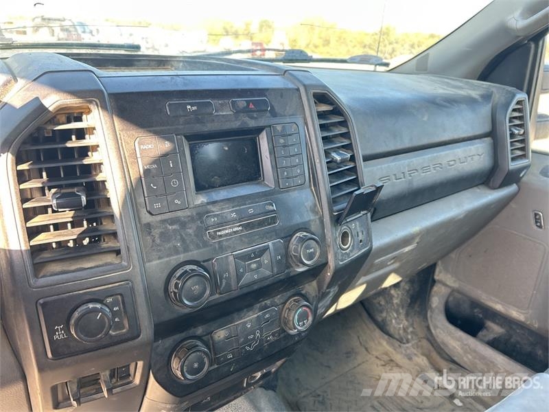 Ford F-250 XL 4x4 Extended Cab Pickup Ostalo