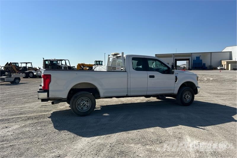 Ford F-250 XL 4x4 Extended Cab Pickup Citi