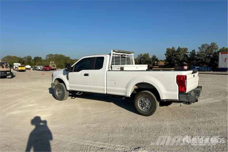 Ford F-250 XL 4x4 Extended Cab Pickup Ostalo
