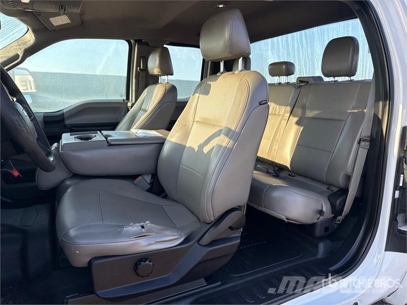 Ford F-250 XL 4x4 Extended Cab Pickup Diger