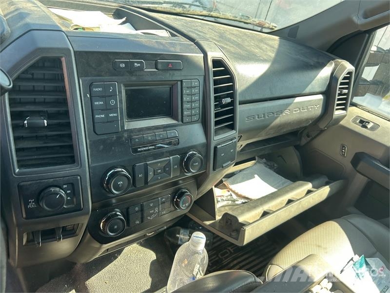 Ford F-250 XL 4x4 Extended Cab Pickup Diger