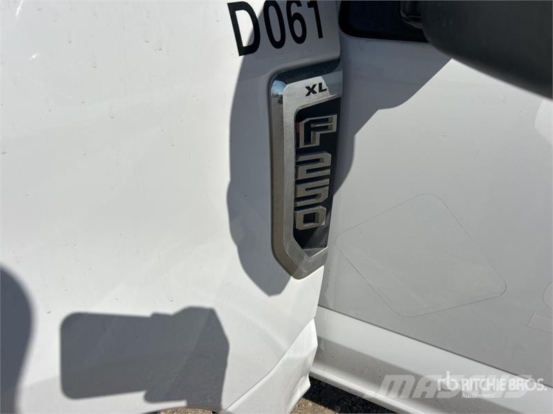 Ford F-250 XL 4x4 Extended Cab Pickup Інше