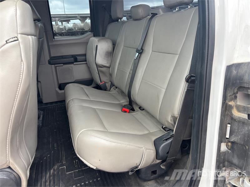 Ford F-250 XL 4x4 Extended Cab Pickup أخرى